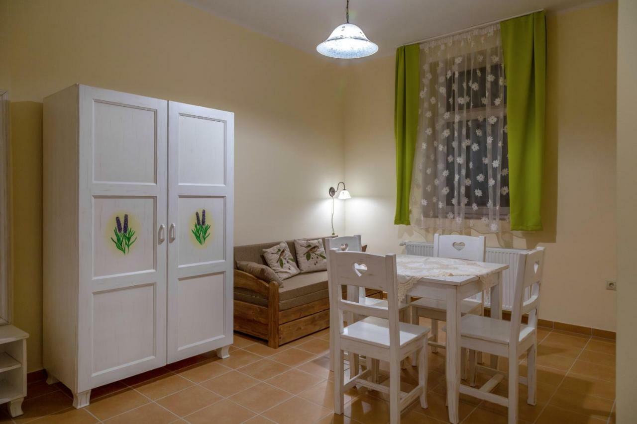 Balzsam Apartmanhaz هاركاني المظهر الخارجي الصورة